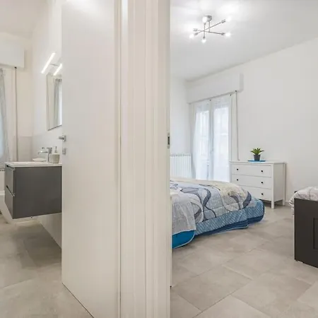 Apartment Minimalist Oasis - Life & Hesperia Hospital