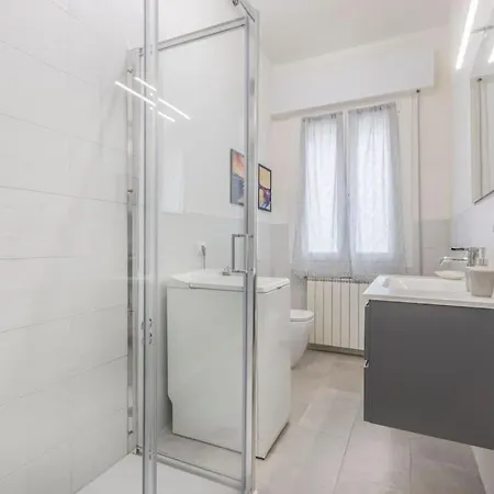 Minimalist Oasis - Life & Hesperia Hospital Apartment Modena