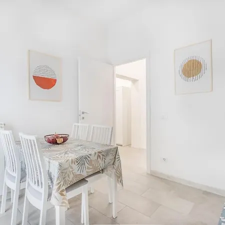 Minimalist Oasis - Life & Hesperia Hospital Apartment *