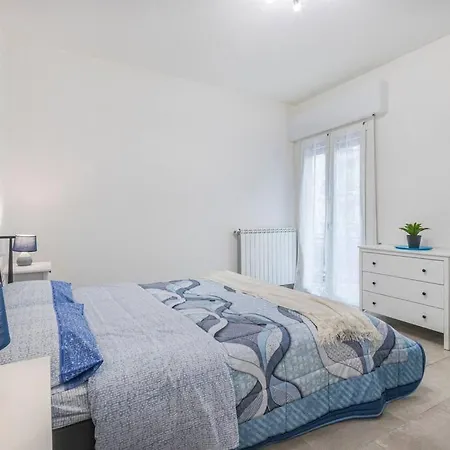 Minimalist Oasis - Life & Hesperia Hospital Modène