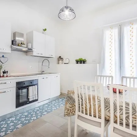 Minimalist Oasis - Life & Hesperia Hospital *