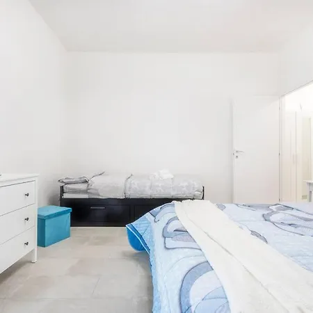 Minimalist Oasis - Life & Hesperia Hospital Apartman Modena