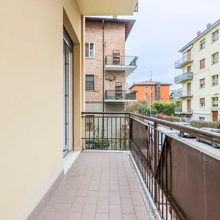 Minimalist Oasis - Life & Hesperia Hospital * Modena