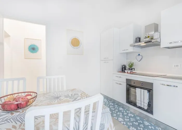 Minimalist Oasis - Life & Hesperia Hospital Appartement