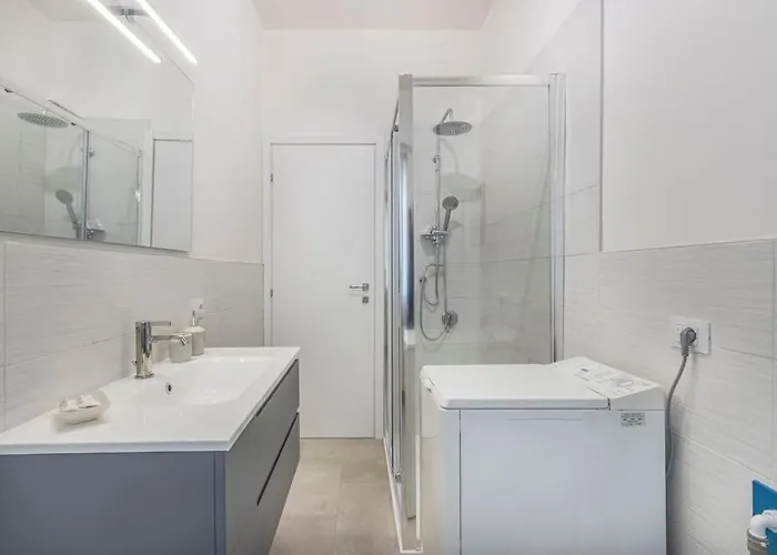 Minimalist Oasis - Life & Hesperia Hospital Appartement