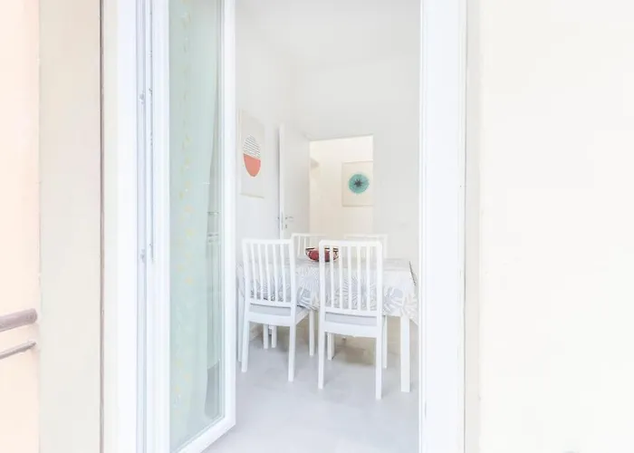 Appartement Minimalist Oasis - Life & Hesperia Hospital *