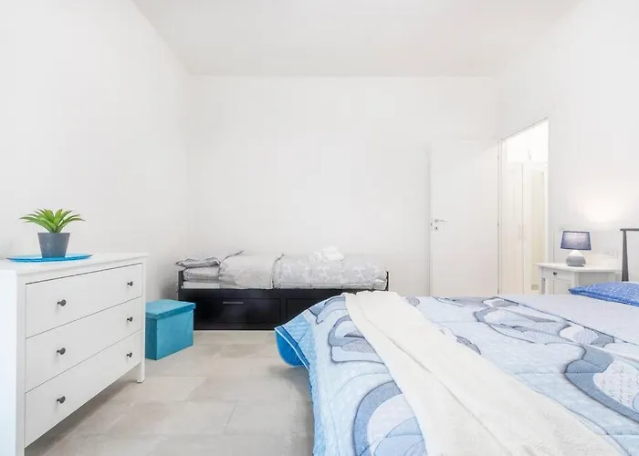 Minimalist Oasis - Life & Hesperia Hospital Appartement Modène