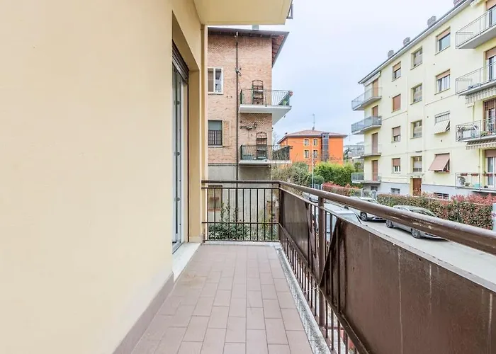 Minimalist Oasis - Life & Hesperia Hospital * Modena